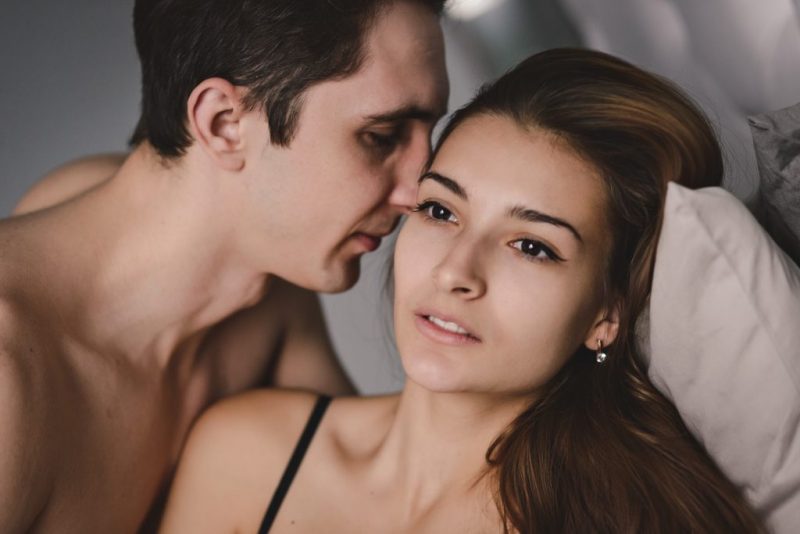 Бывший муж целуется со бывшей женой thumbnail