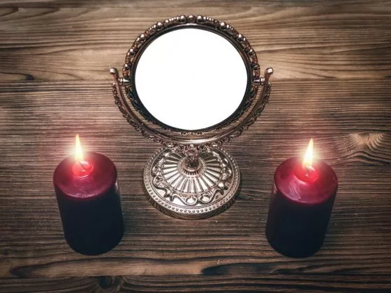 Способы гадания с зеркалом и свечами на суженого