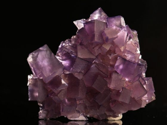 Фиолетовый камень является редкостью