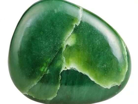 Полудрагоценный камень нефрит