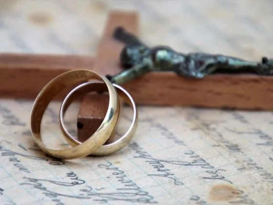 Снится обручальное кольцо — толкование и тайные знаки